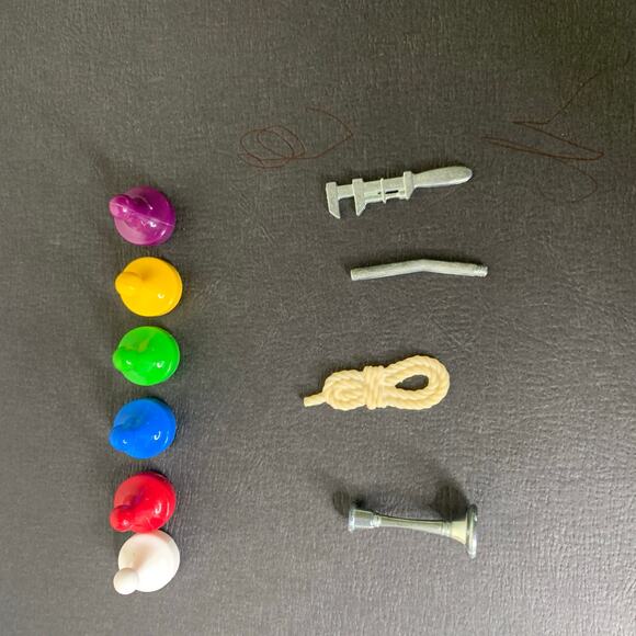 Vintage Clue Replacement Pieces Vintage Board Game 1972-1979 - Picture 1 of 2